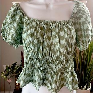 Cute off shoulder top from SO.  Sz xl junior